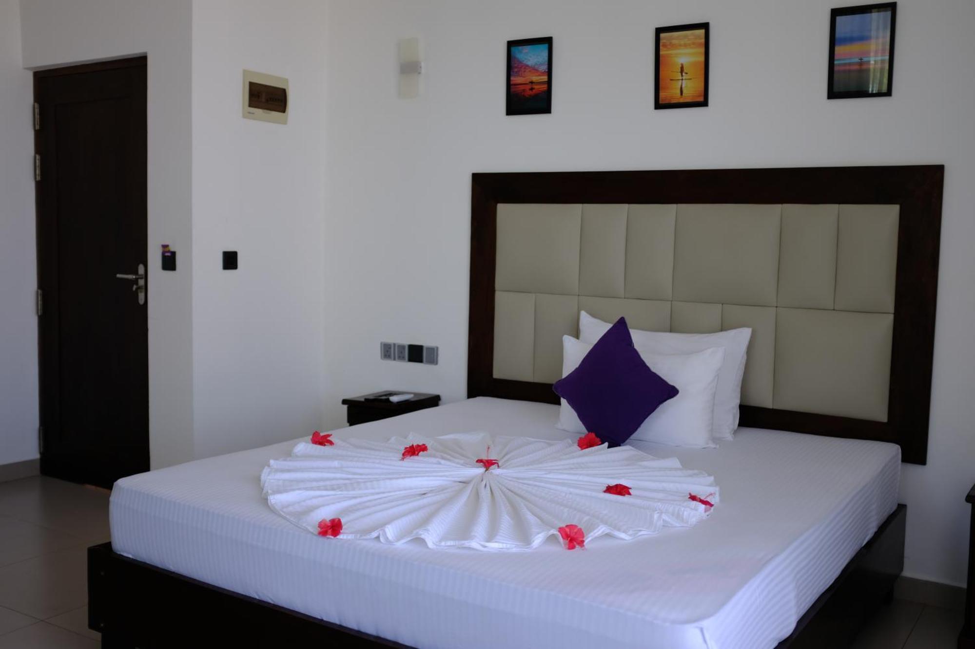 Mzion Hotel Уелигама Екстериор снимка